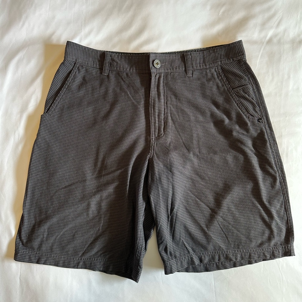 Men's LULULEMON Gray and Black Houndstooth Checked Golf Shorts Size 36